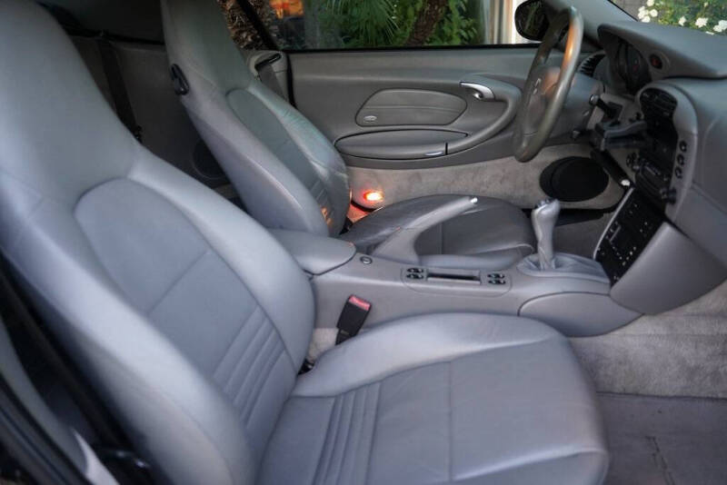 2001 Porsche 911 Carrera 4