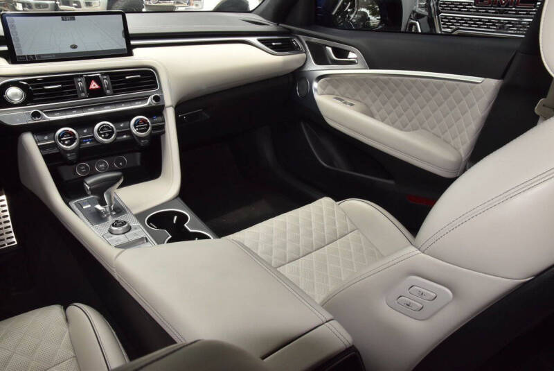 2023 Genesis G70