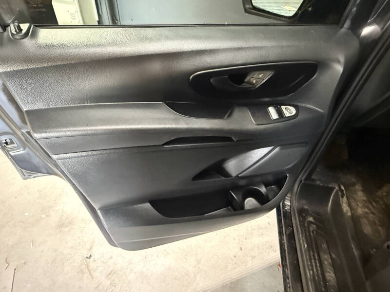 2018 Mercedes-Benz Metris Worker Passenger