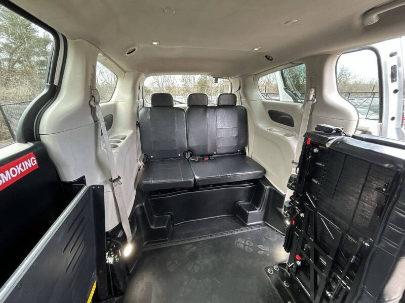 2023 Chrysler Voyager LX
