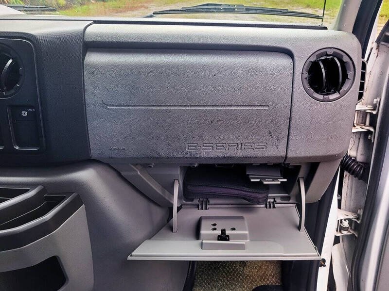 2009 Ford E-Series E-250 SD