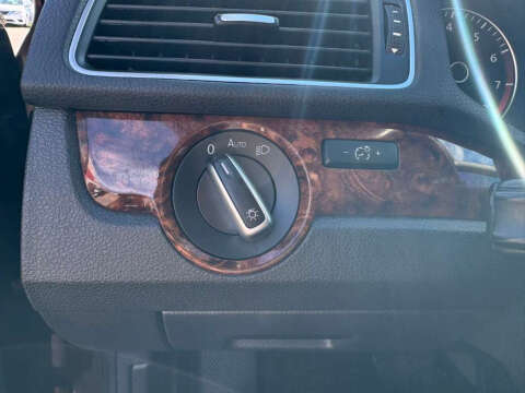 2012 Volkswagen Passat SEL