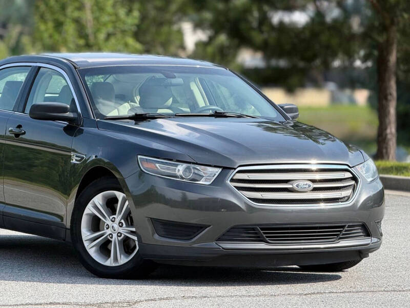 2016 Ford Taurus SE