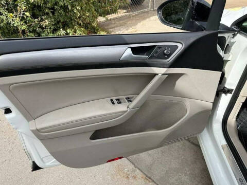 2017 Volkswagen Golf SportWagen TSI SE