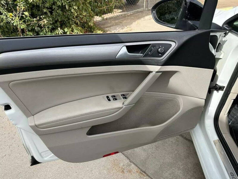 2017 Volkswagen Golf SportWagen TSI SE