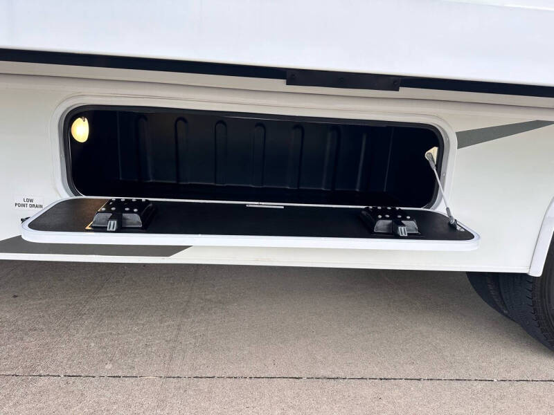 2022 Jayco Grayhawk 27, King Bed  Sleeps 6 , Gas Engine