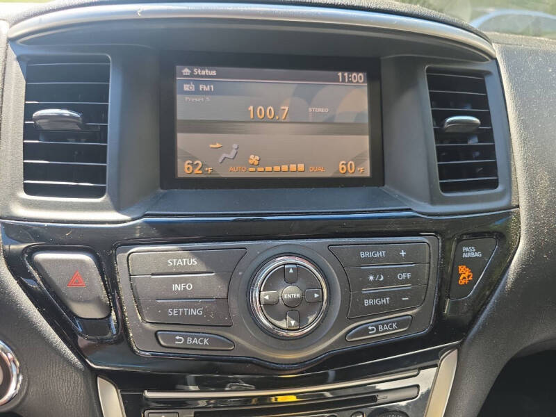 2016 Nissan Pathfinder SV