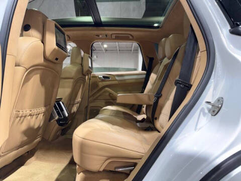 2013 Porsche Cayenne GTS