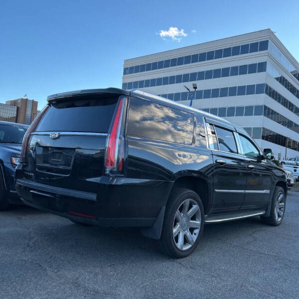 2018 Cadillac Escalade ESV Luxury