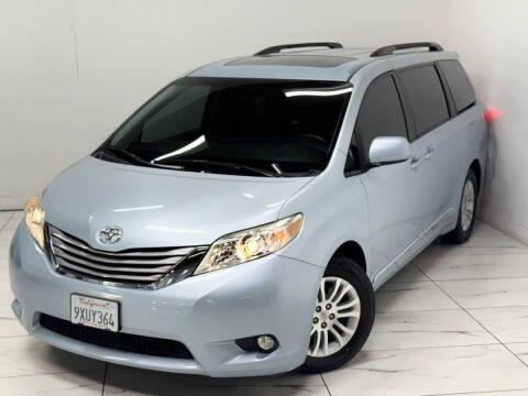 2016 Toyota Sienna XLE Premium 8-Passenger