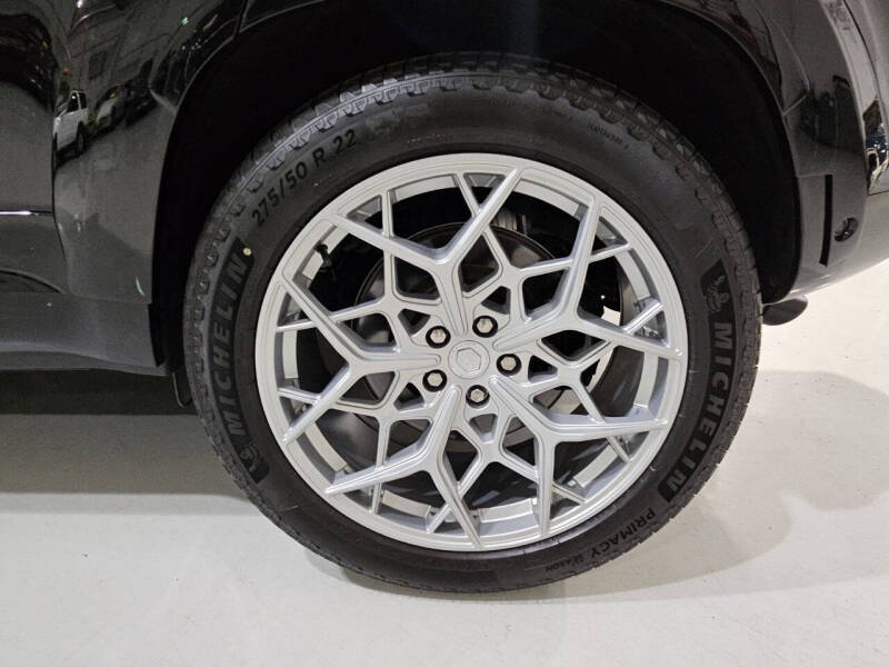 2024 Land Rover Defender 110