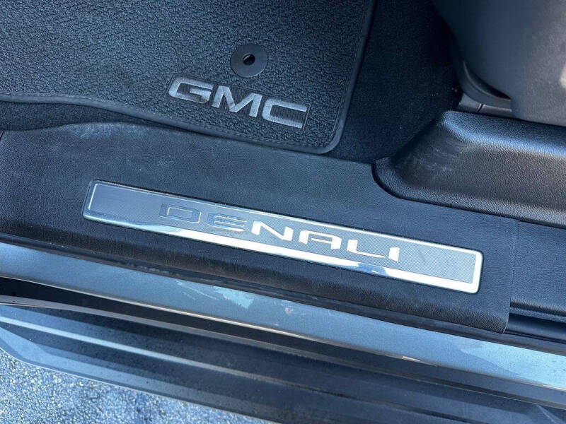 2025 GMC Yukon Denali