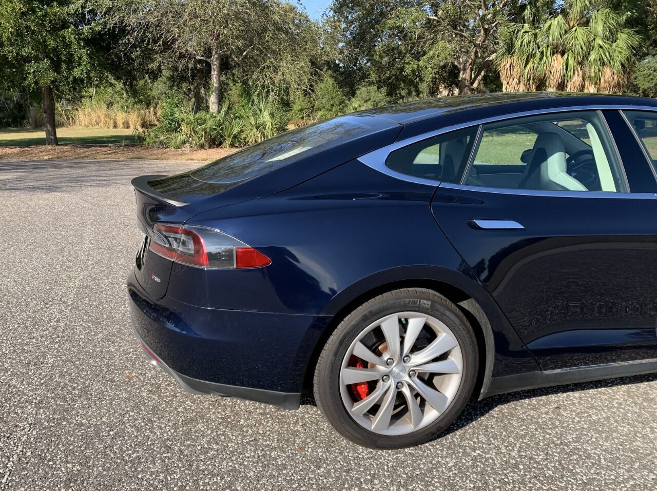 2014 Tesla Model S 27