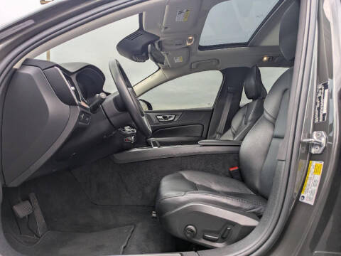 2022 Volvo S60 B5 Momentum