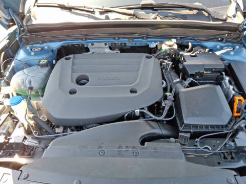 2023 Volvo XC40 B5 Plus Dark Theme