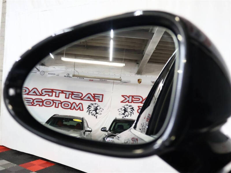 2020 Porsche Macan Turbo