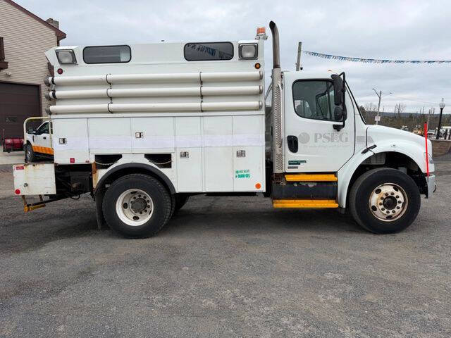 2011 Freightliner M2 106