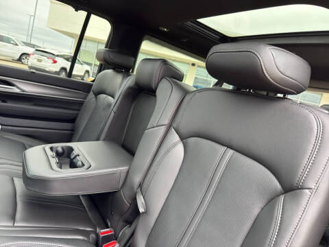 2025 Jeep Wagoneer L