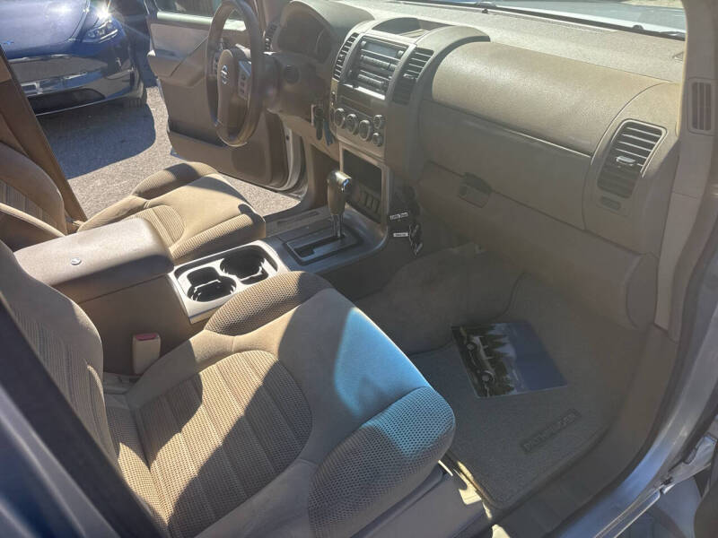 2006 Nissan Pathfinder LE