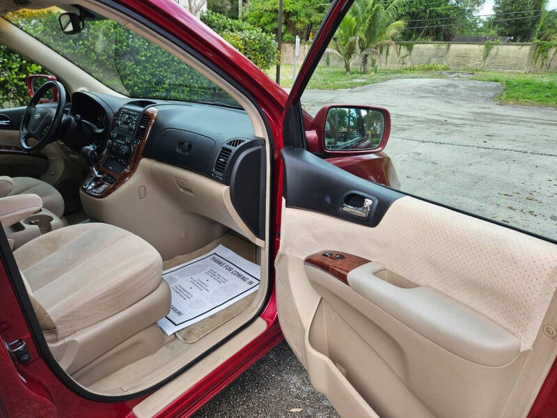 2007 Hyundai Entourage GLS