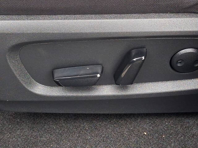 2023 Nissan Pathfinder SV