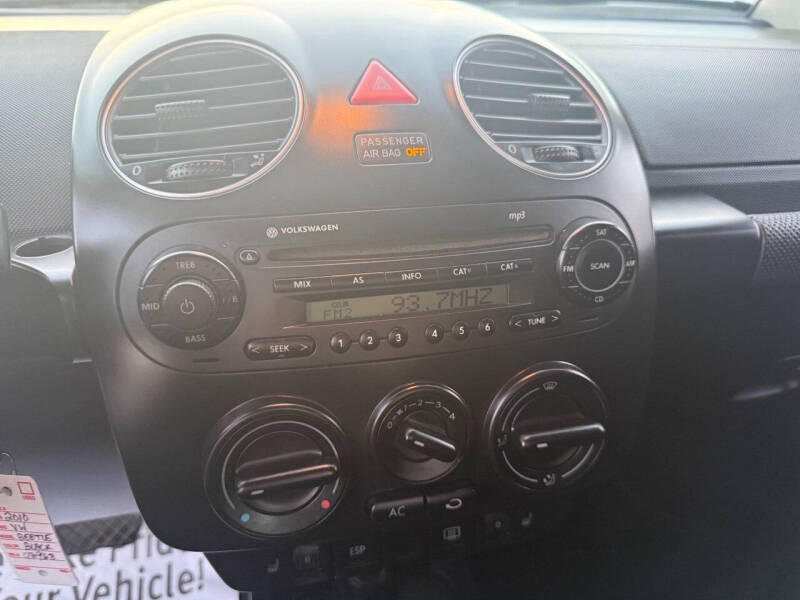 2010 Volkswagen New Beetle Base PZEV