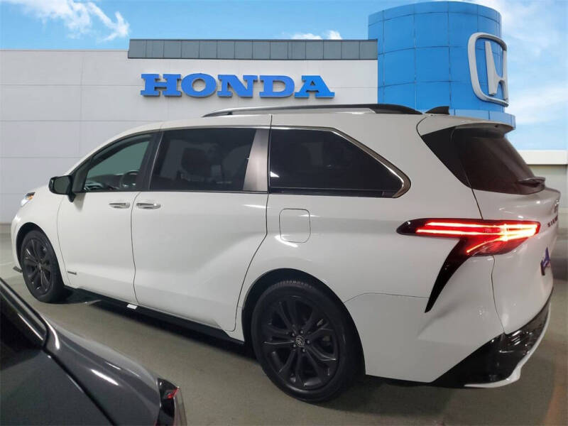 2021 Toyota Sienna XSE 7-Passenger