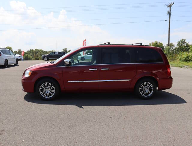 2013 Chrysler Town and Country for sale at Modern Automotive Group LLC in Lafayette, TN