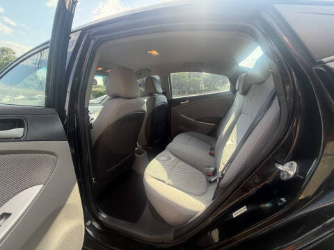2013 Hyundai Accent GLS