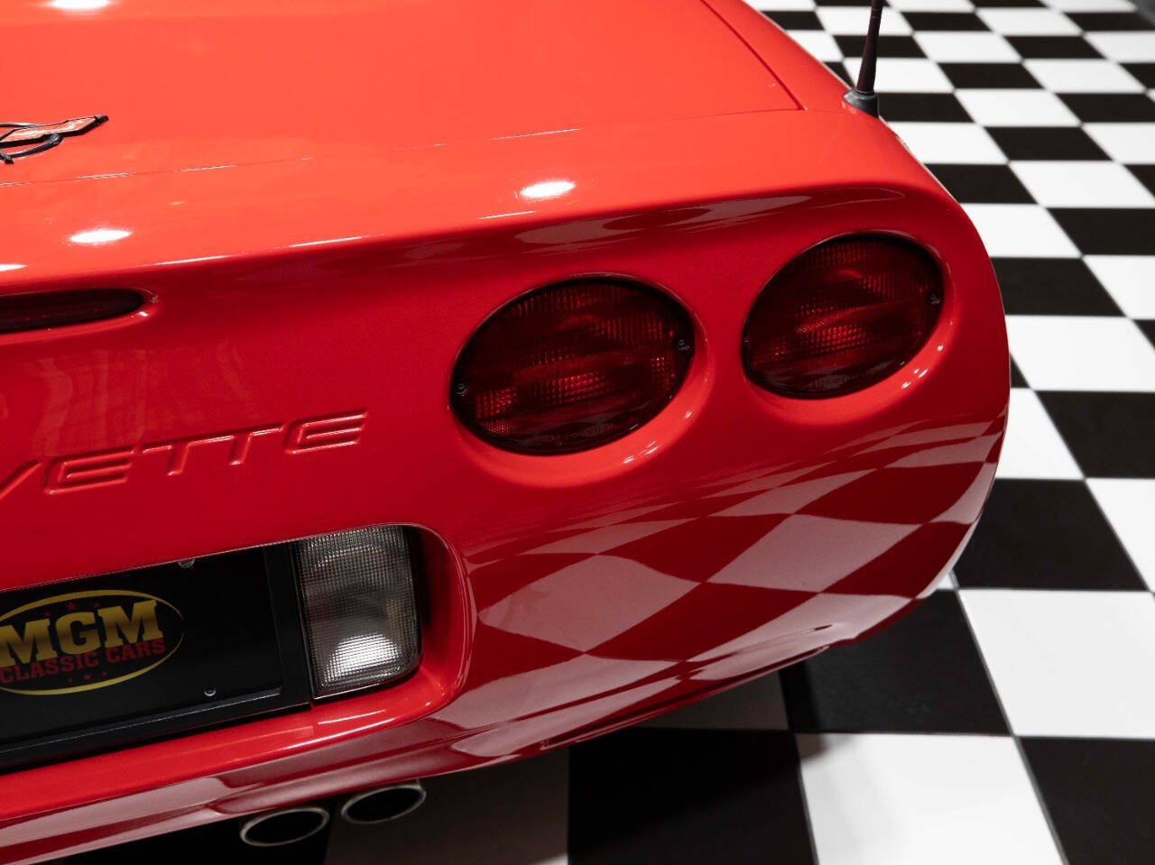 2004 Chevrolet Corvette 19