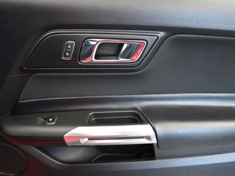 2017 Ford Mustang V6