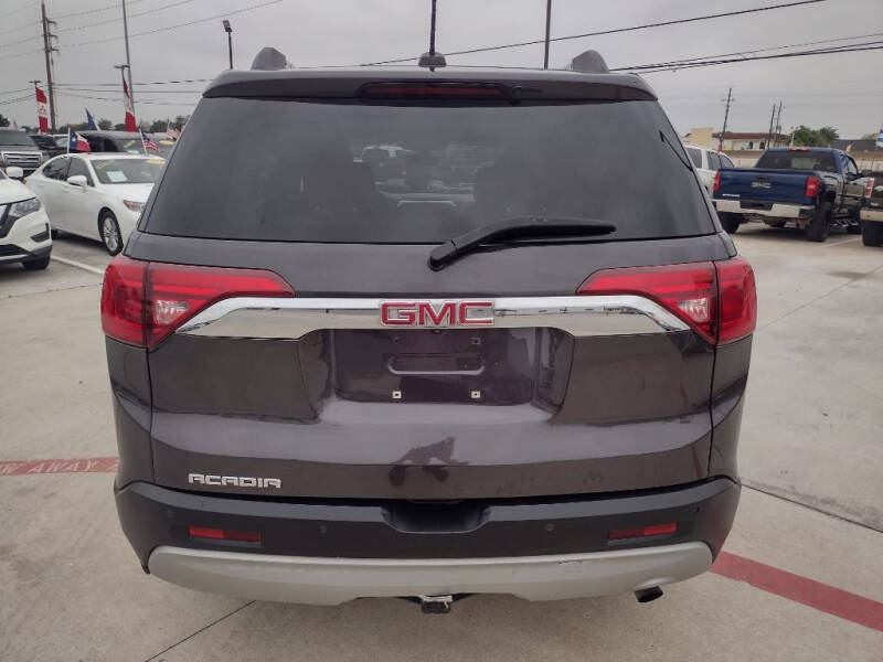 2017 GMC Acadia SLE-2