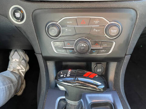 2017 Dodge Charger SE