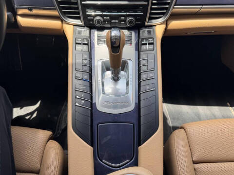2016 Porsche Panamera