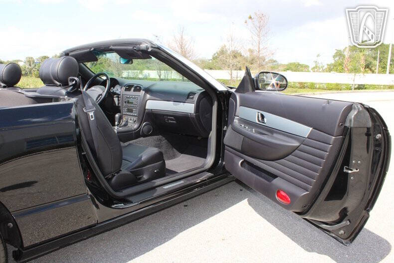 2005 Ford Thunderbird Deluxe