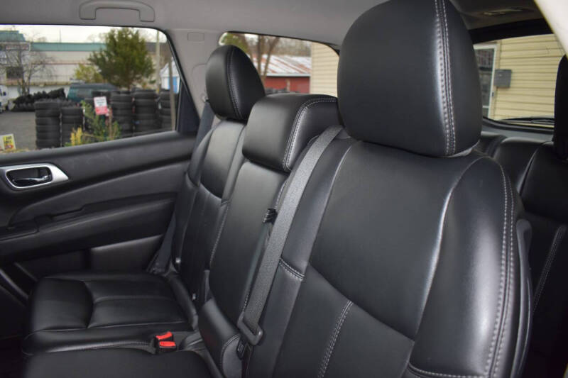 2016 Nissan Pathfinder SL