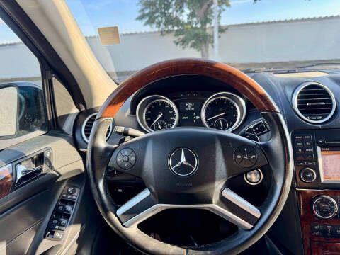 2011 Mercedes-Benz GL-Class GL 550 4MATIC