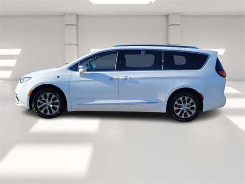 2024 Chrysler Pacifica Plug-In Hybrid Pinnacle