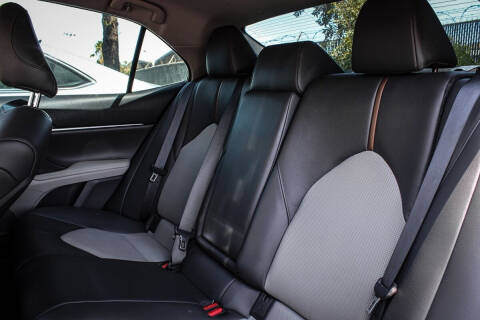 2020 Toyota Camry Hybrid XLE