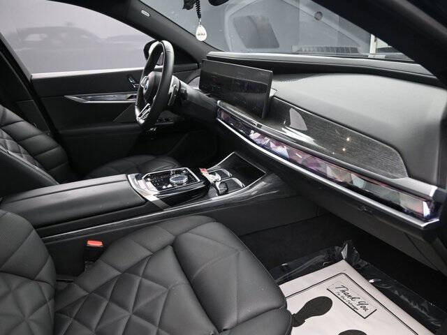 2023 BMW 7 Series 740i