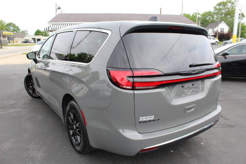 2025 Chrysler Pacifica Select