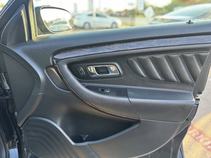 2019 Ford Taurus Limited