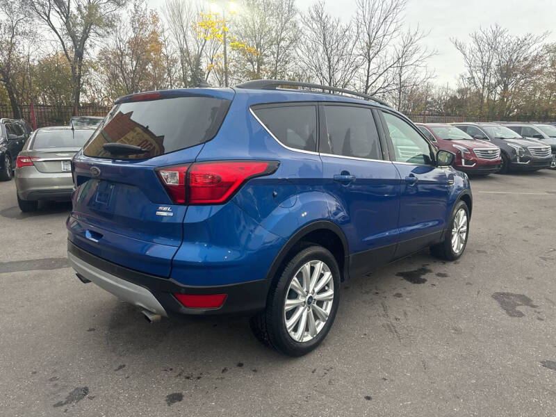 2019 Ford Escape SEL photo 8