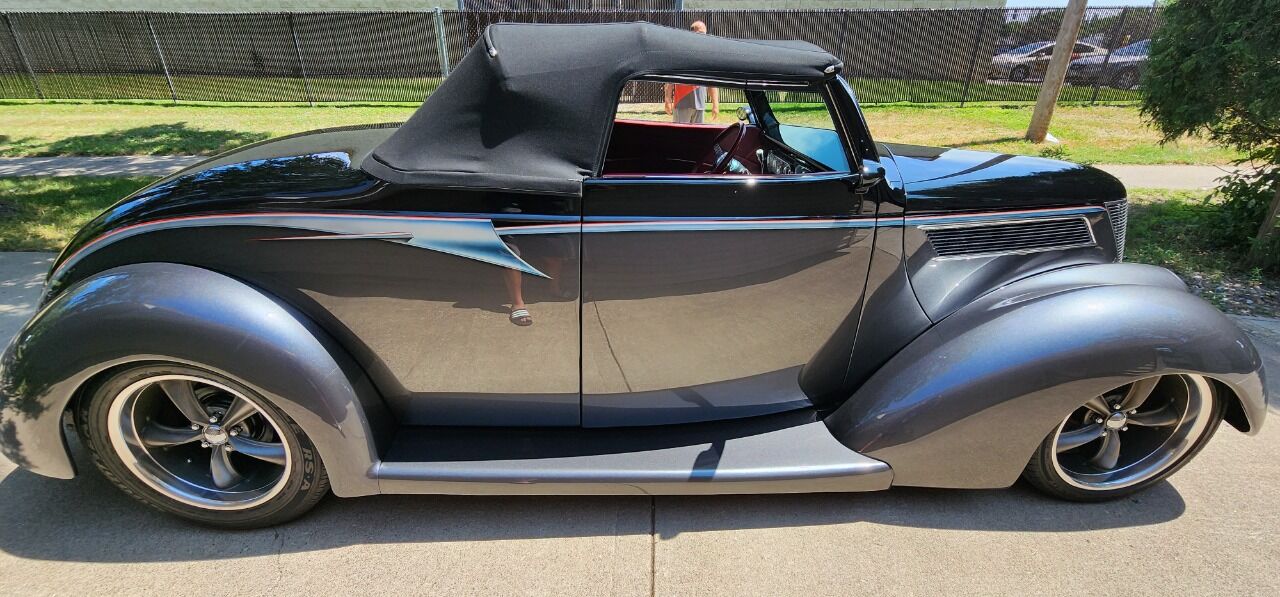 1937 Ford Roadster 12