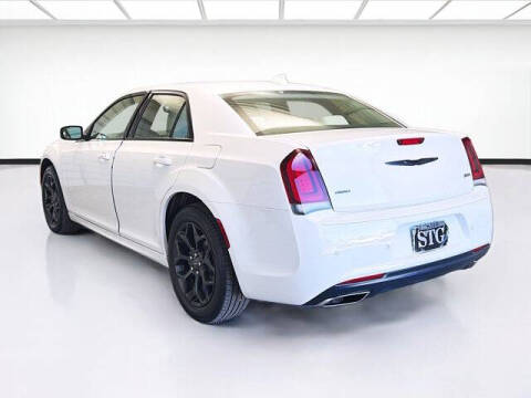 2023 Chrysler 300 Touring L