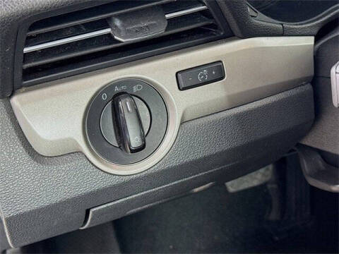 2022 Volkswagen Passat SE