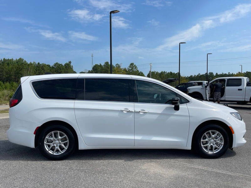 2027 Chrysler Pacifica LX