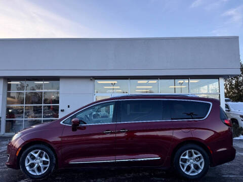 2017 Chrysler Pacifica Touring-L Plus