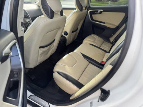 2012 Volvo XC60 T6 R-Design