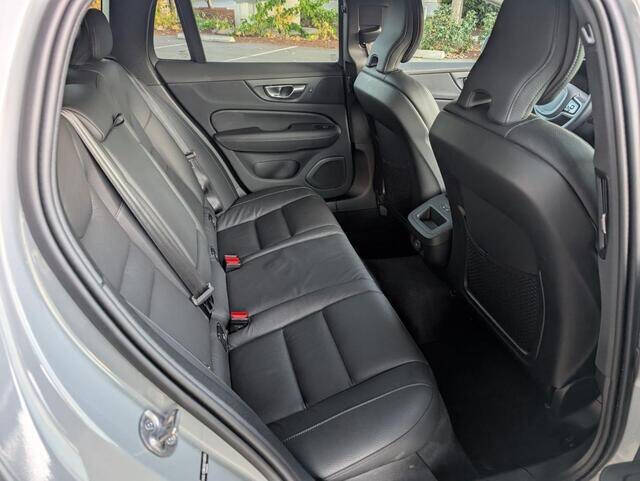 2025 Volvo V60 Cross Country B5 Plus